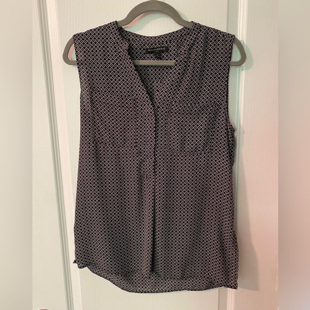 Banana Republic Black and White Sleeveless Blouse